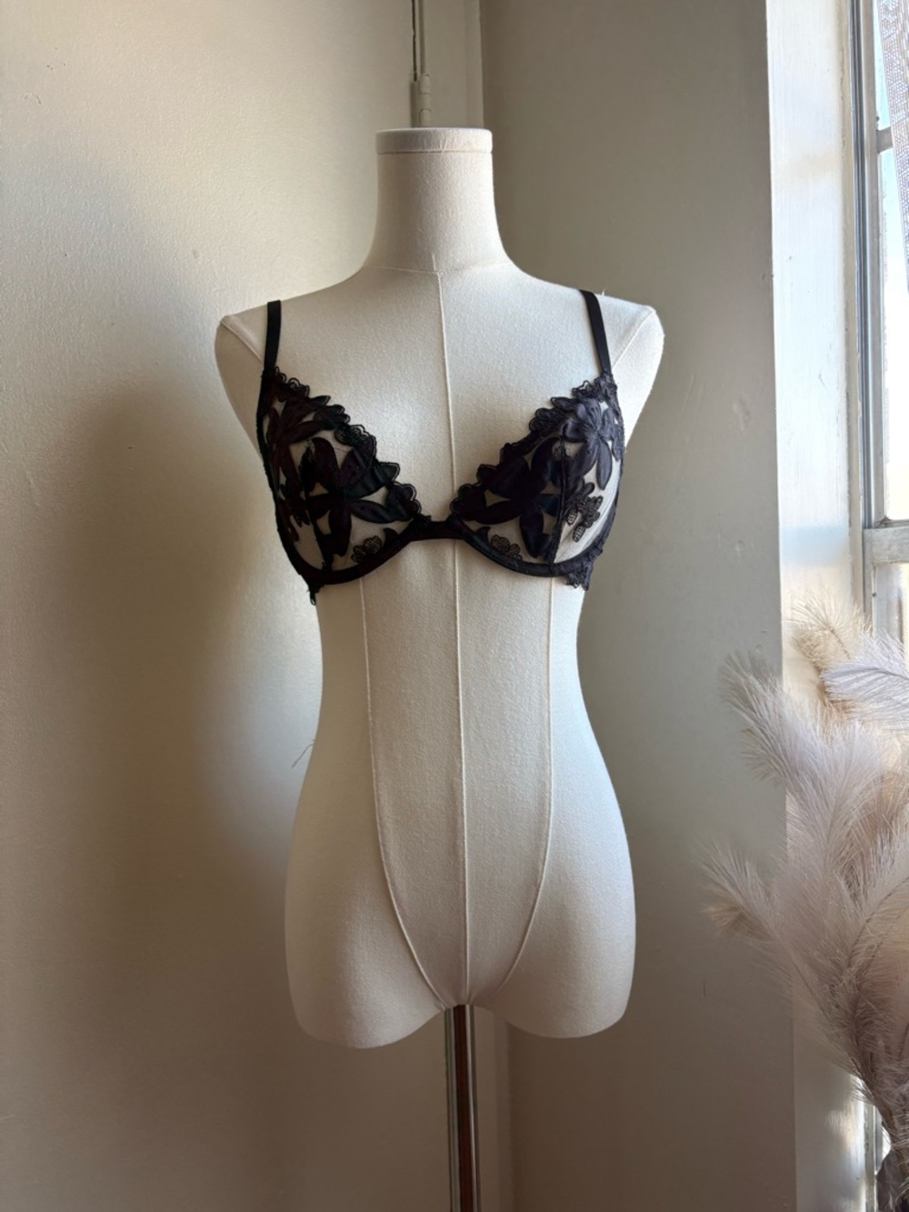 Victoria's Secret very sexy ziggy glam floral embroidered unlined demi bra